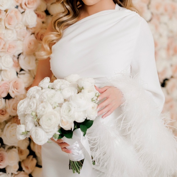 GIGII’S one shoulder feather dress - Picture 3 of 6